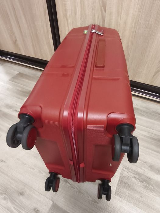 Чемодан большой, валіза великого розміру, валіза на колесах,