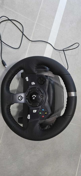 Volante + Pedais Logitech