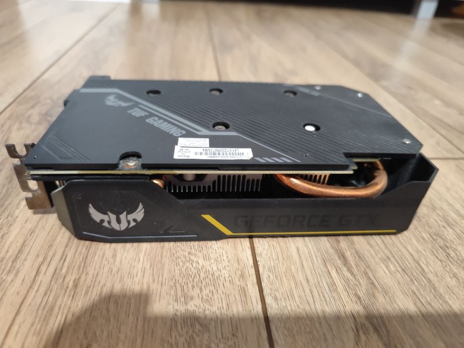 Karta graficzna plus płyta główna.