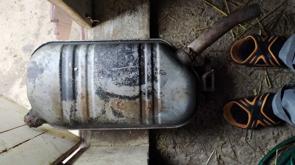 Вихлопна труба W124 Мерседес вихлоп E250 E300