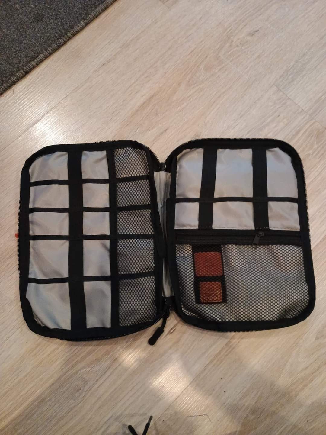 Nowe etui na kabelki itd