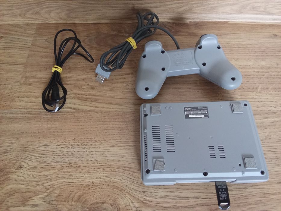 PlayStation 1 SCPH-1000R – klasyk z AutoBleem + gry!