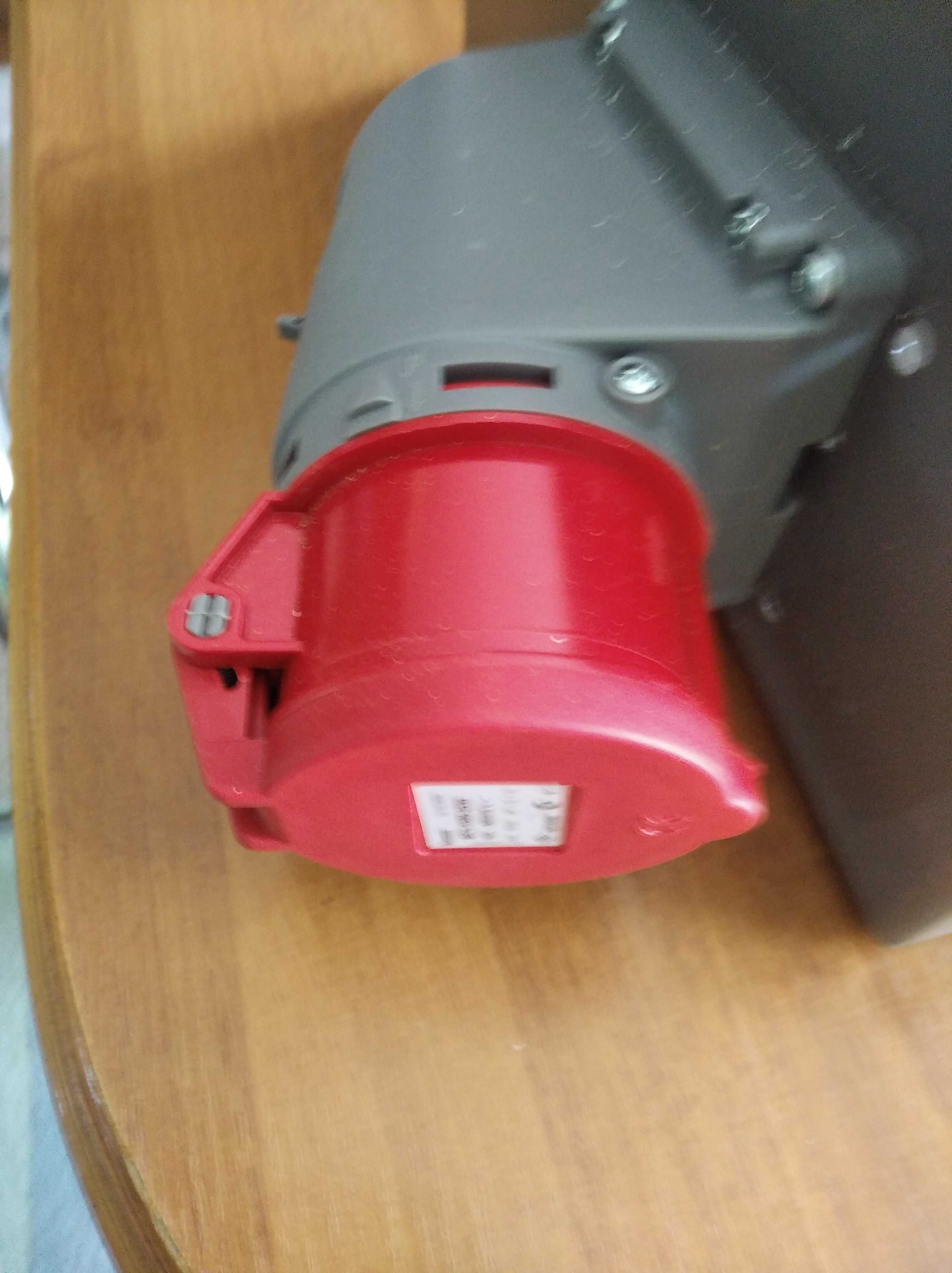Rozdzielnia elektryczna ERBETKA 230V /400V + przedłużacz.