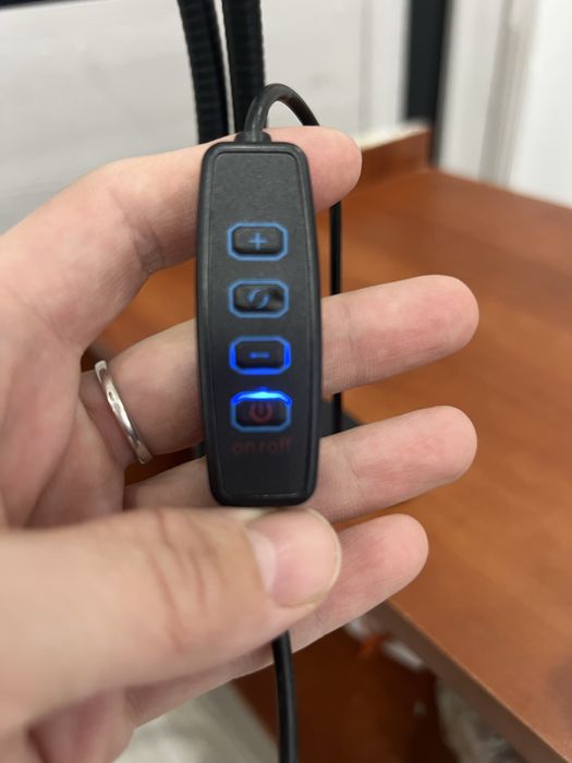 Штатив із  лед лампою