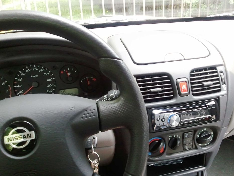 Nissan Almera 1,5  mały przebieg 2000 r.