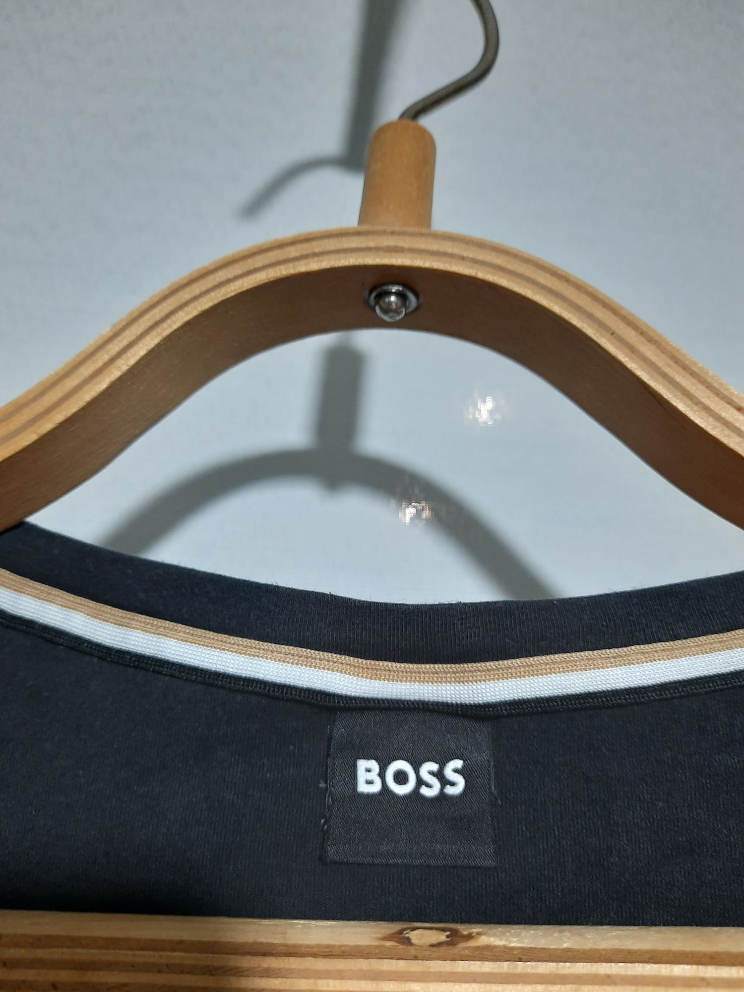 Футболка  Boss Hugo Boss бірка XXl буде на XL