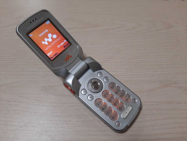 Раскладушка винтажная"Sony Ericsson W300i"(отличное состояние)