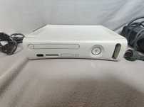 Konsola Xbox360 / Xbox 360 ( 14 GB ) z zasilaczem zadbana