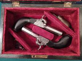 Par de Pistolas Francesas Box lock circa 1850 em estojo