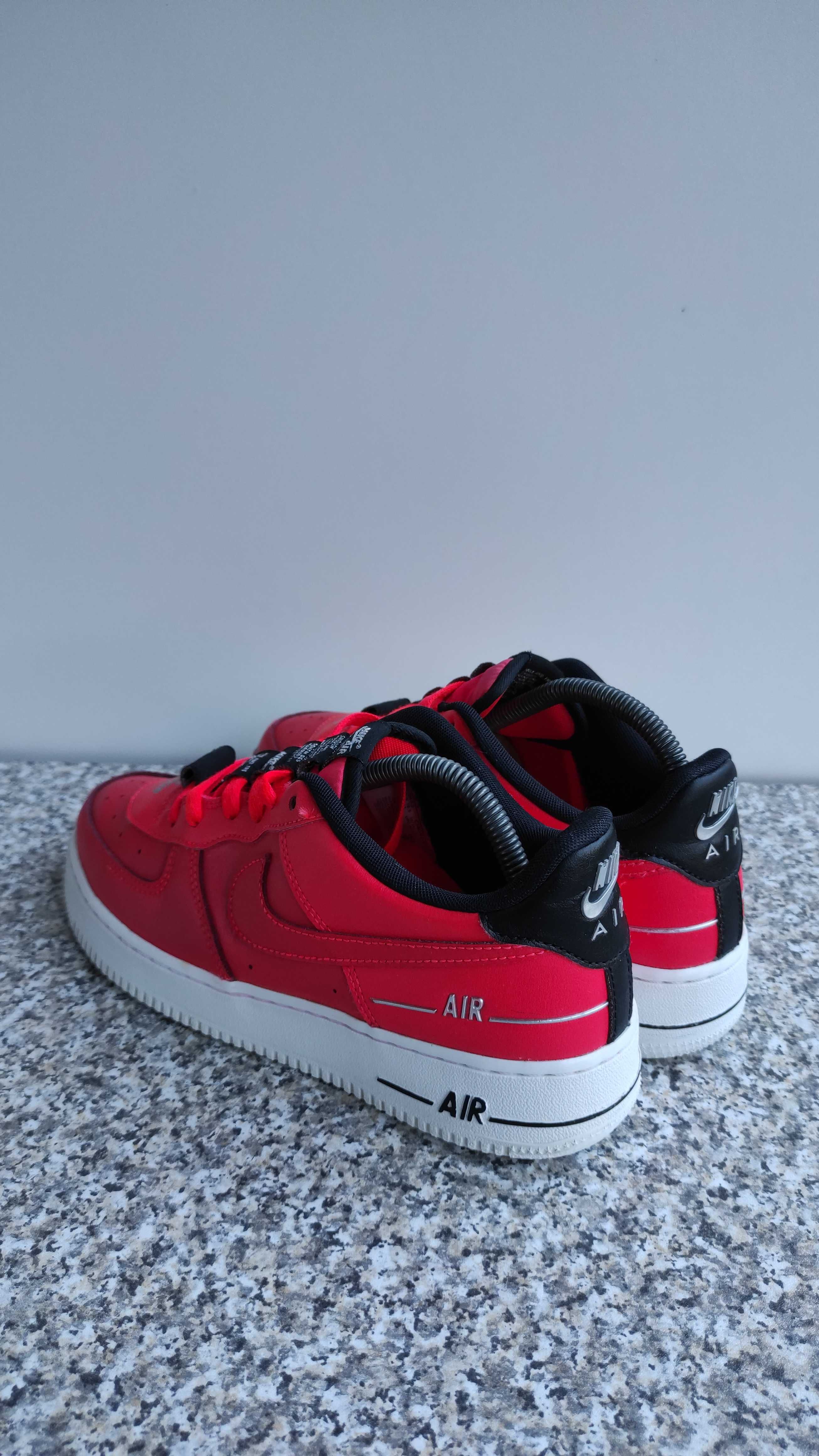 Кроссовки Nike Air Force 1 LV8 3 Laser