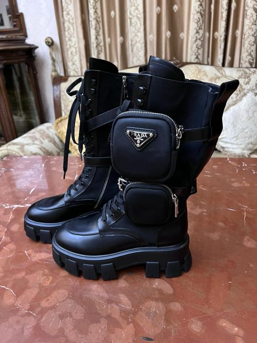 Чоботи від  Прада