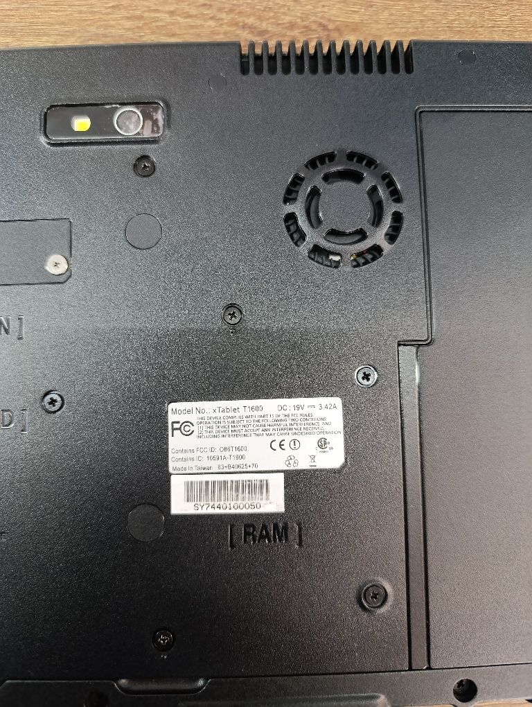 Сенсорний планшет Windows xTablet t1600