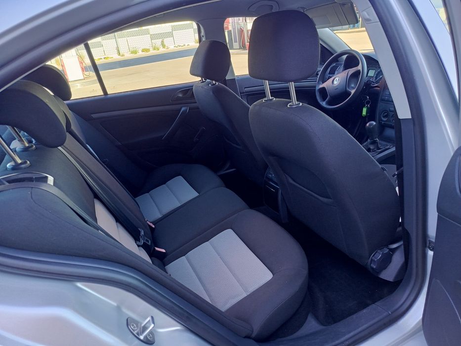 Skoda Octavia 1.6 benzyna elektryka klima