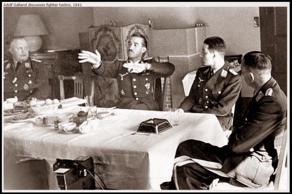 Militaria ,fotografia assinada pelo piloto Adolf Galland,,,Mes,,chmitt