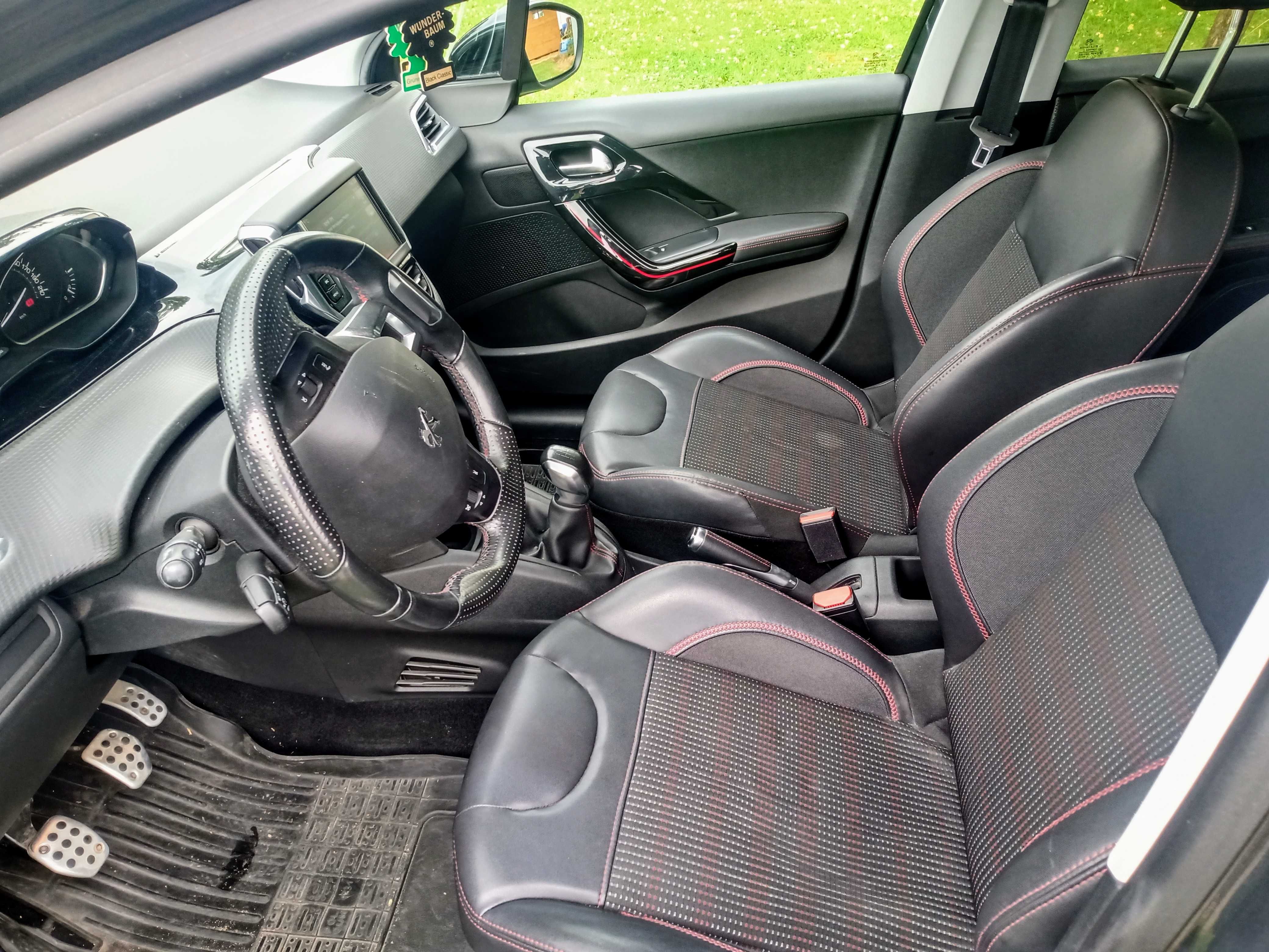Peugeot 208 GT laine Full opcja  od kobiety warty uwagi