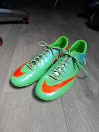 Buty piłkarskie Nike korki