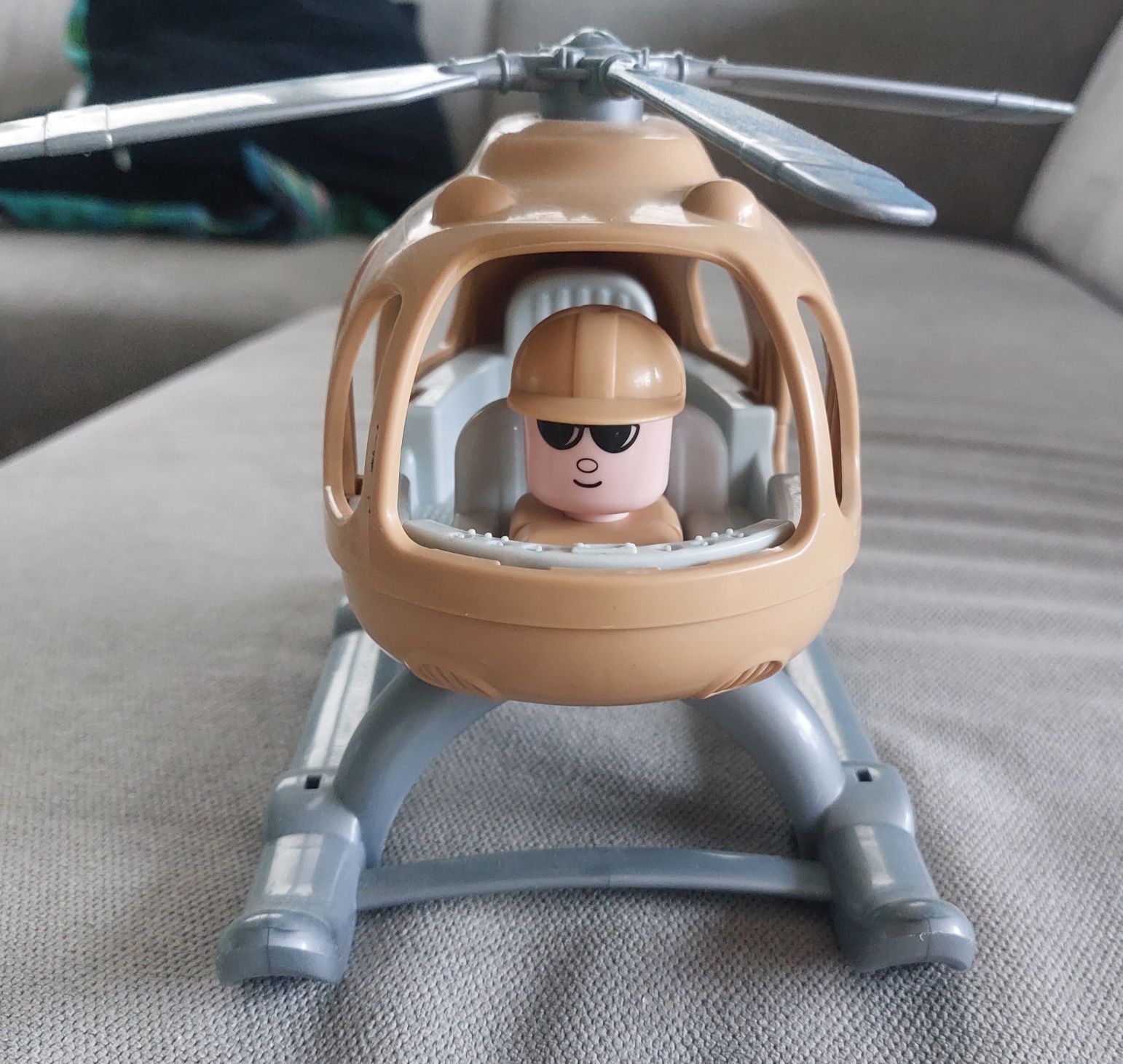 Helikopter z pilotem