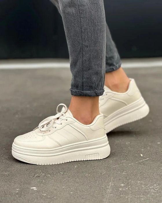 Жіночі кросівки, весняні