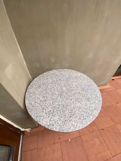 Stolik kawowy z blatem z granitu