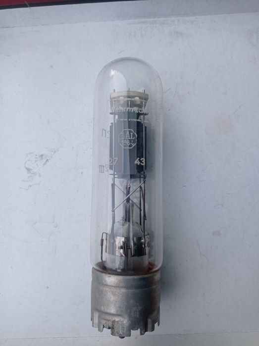 Продам лампу ,,RS237Telefunken Wehrmacht