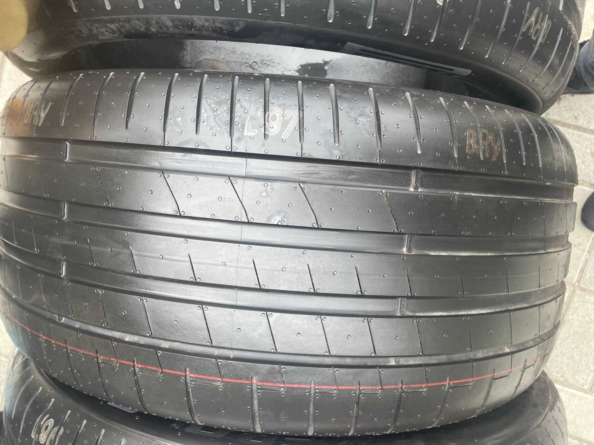 Шины разноширокие 285/40/20 255/45/20 PIRELLI  Pzero E *