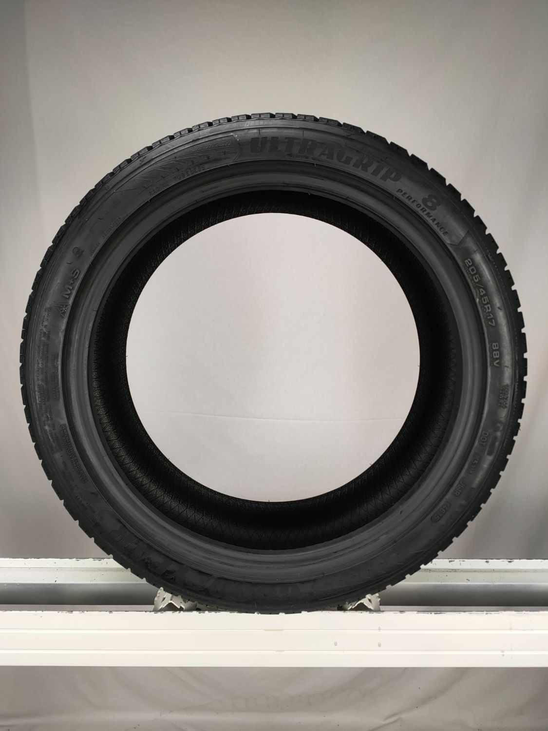 Opony 205/45R17 zima 205/45/17 GOODYEAR (osobowe) OO13290