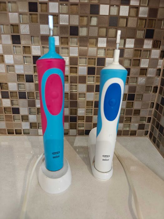Szczoteczki elektryczne Oral b .2 sztuki komplet (dziecko+dorosły)