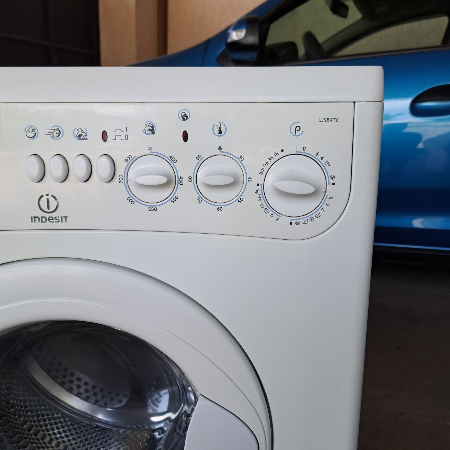 Продам стиральную машину Indesit WS84TX