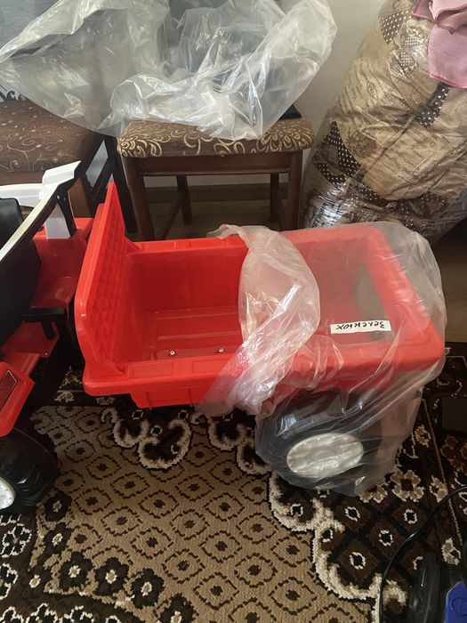 Продам дитячий трактор з прцепом на акамуляторі