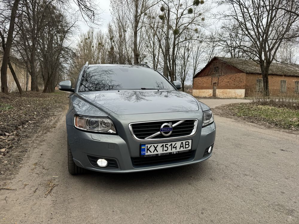 Продам Volvo v50 1.6 D2 2012