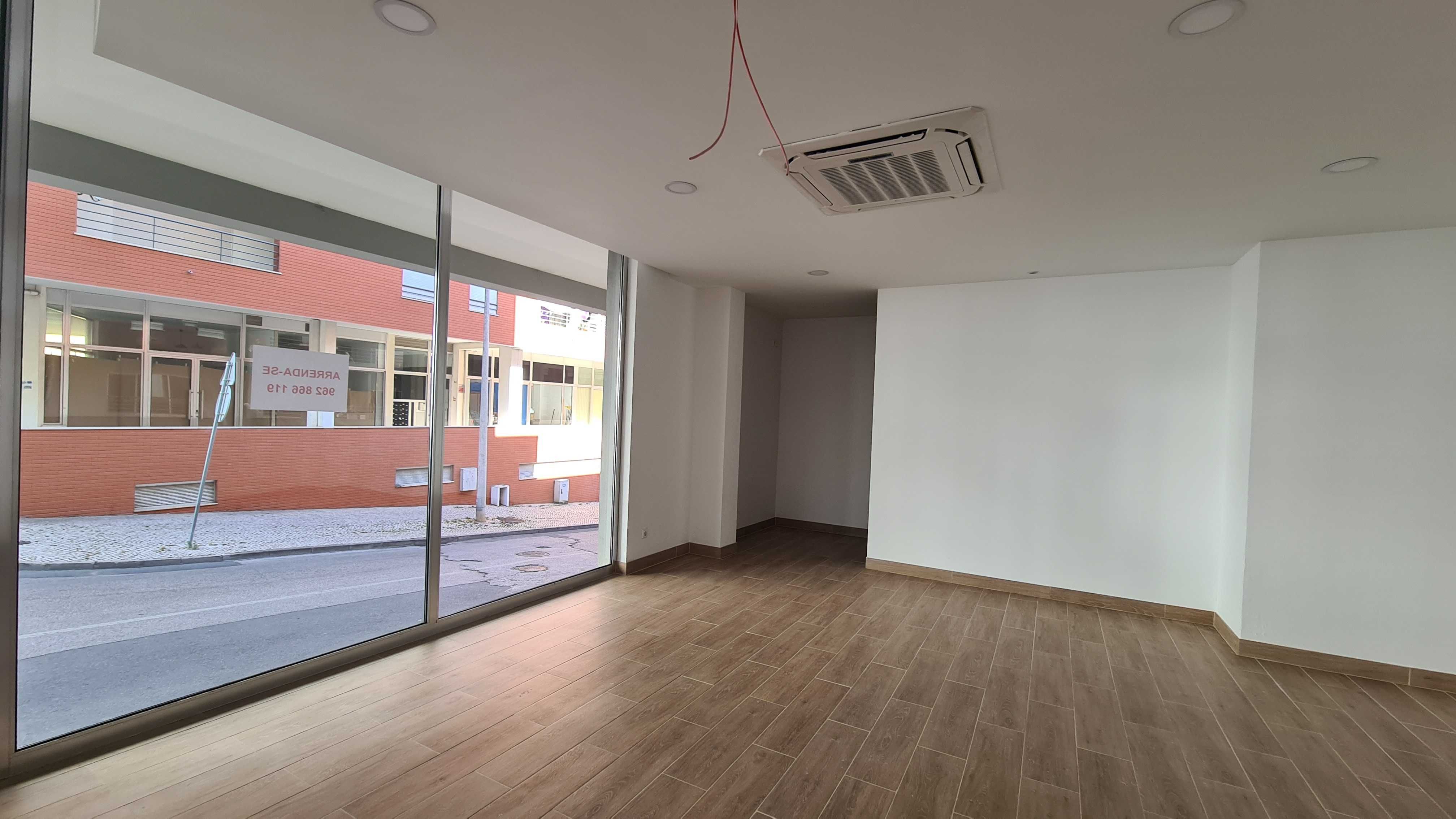 Local comercial - 600m da Praia da Rocha - Portimão