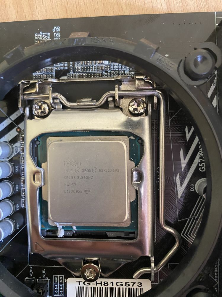 Продам комплект: Xeon E3-1230 v3 / 16GB DDR3 / материнка Mougol