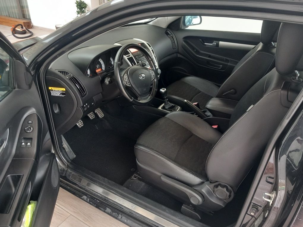Kia Cee’d 1.6 CRDi 115cv  / 3p