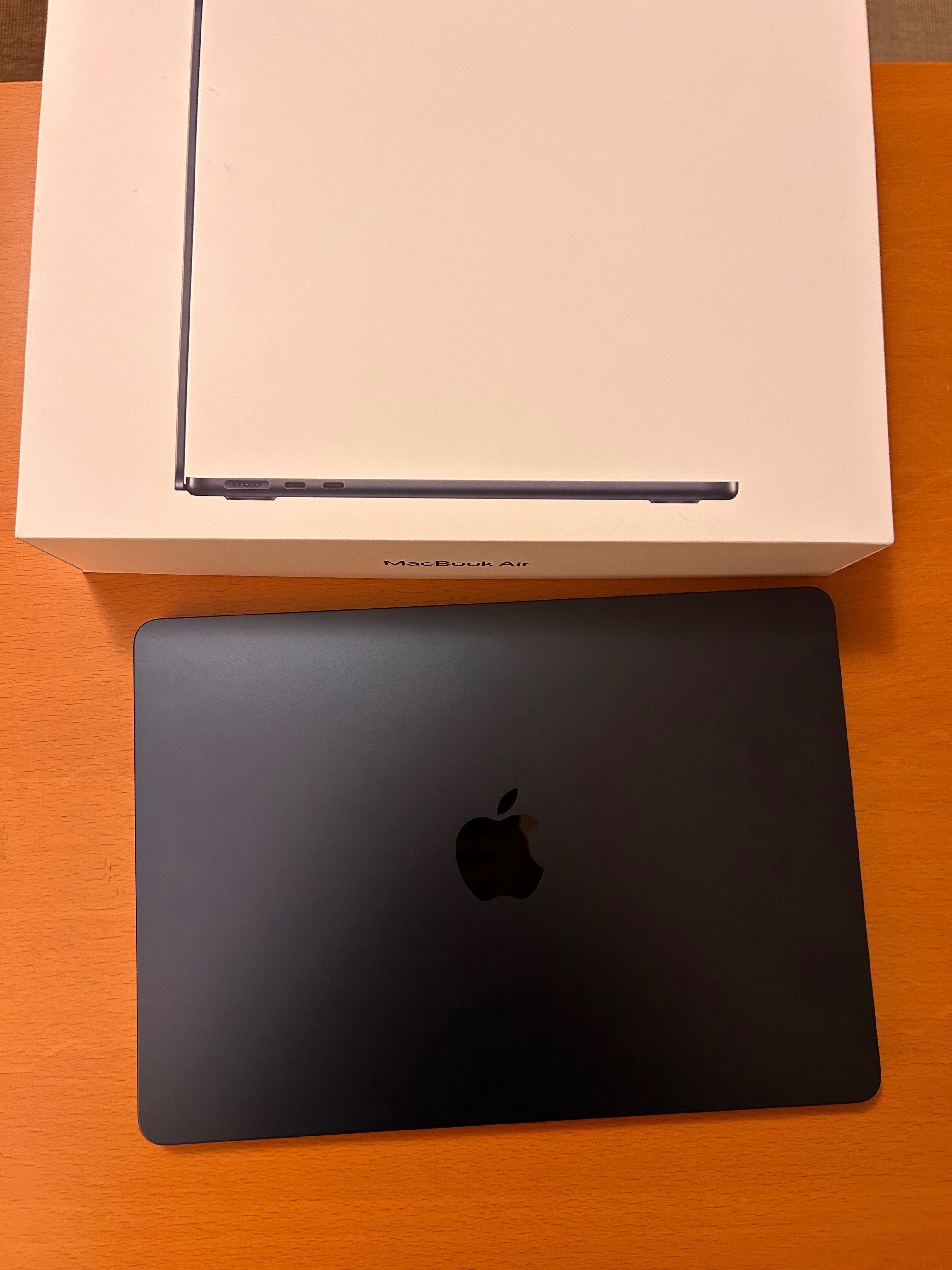 MacBook Air 13'' | 2024 | M3 8-core | 8GB | 256GB SSD - Meia‑Noite