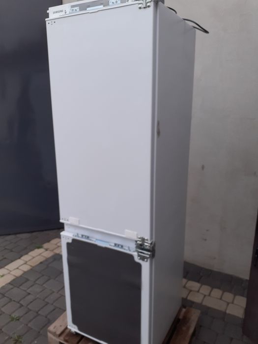 Lodówka samsung pod zabudowę uszkodzona