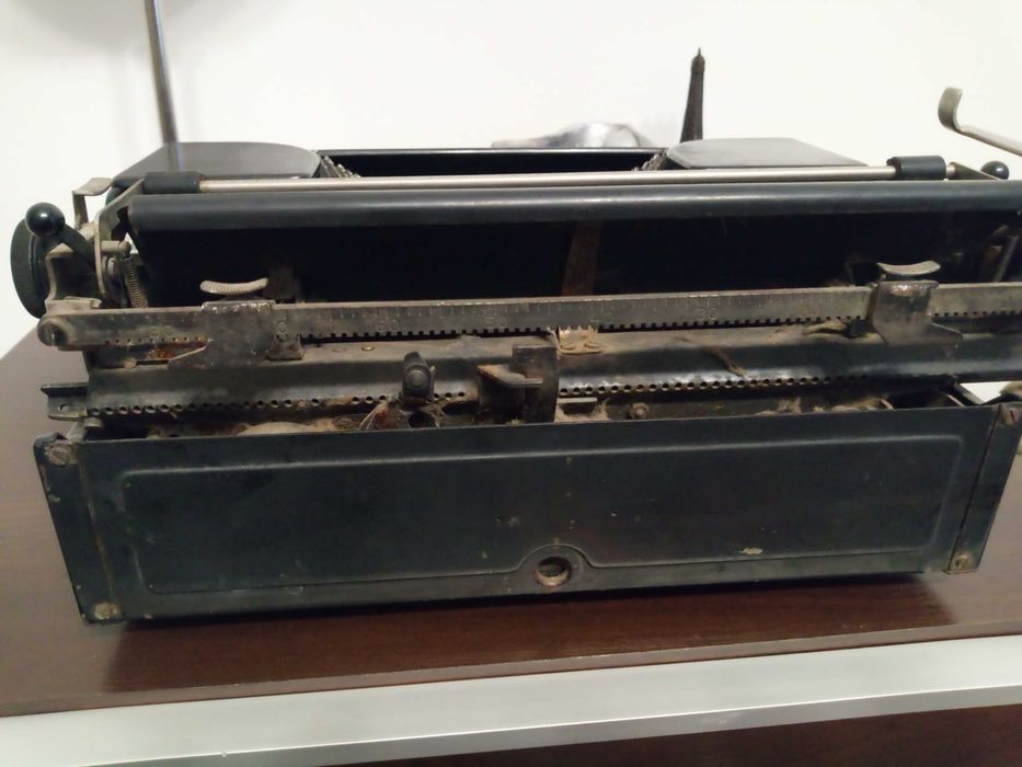 Maszyna do pisania Olympia Progress retro vintage niesprawna