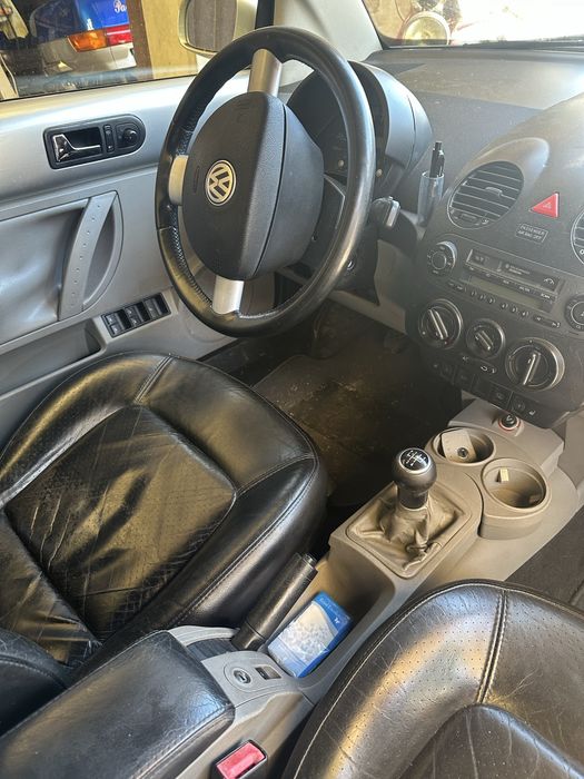 VW Beetle Cabrio 1.6 Documentos Suiços