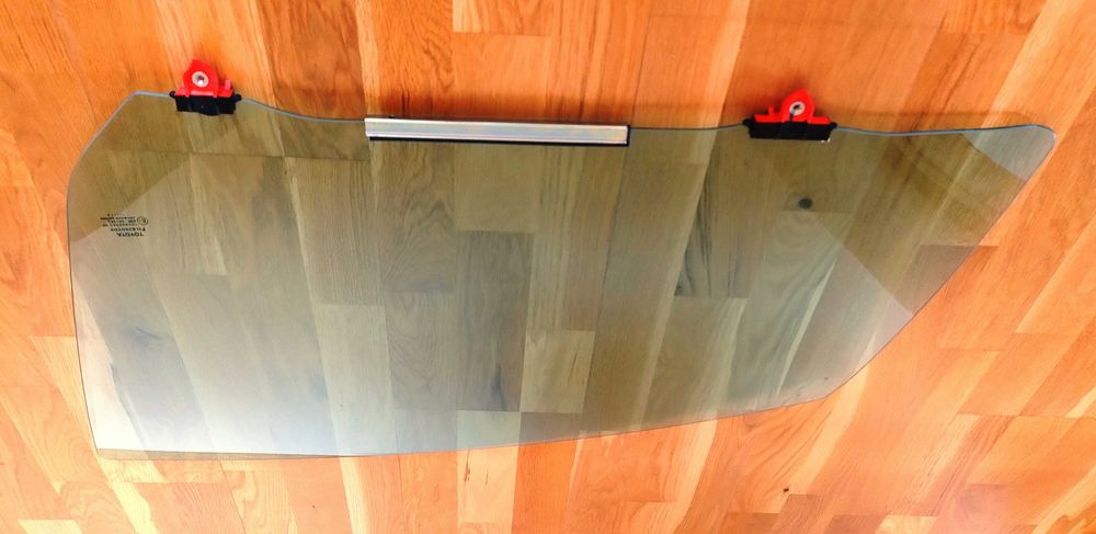 Szyba boczna lewa - Toyota Yaris III 2020