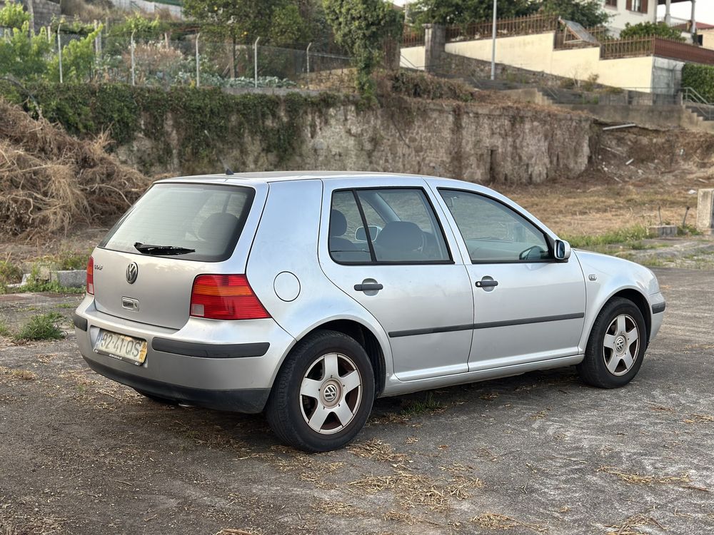 Vw Golf 1.4i com 2 registos