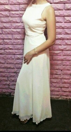 Продам красивое белое .платье в идеаьном состоянии