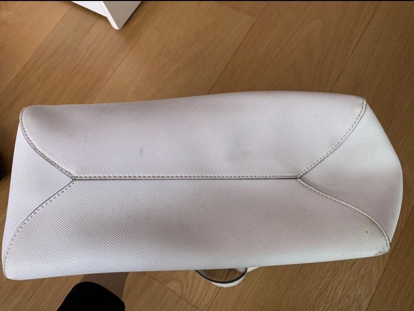 Mala da guess branca em bom estado