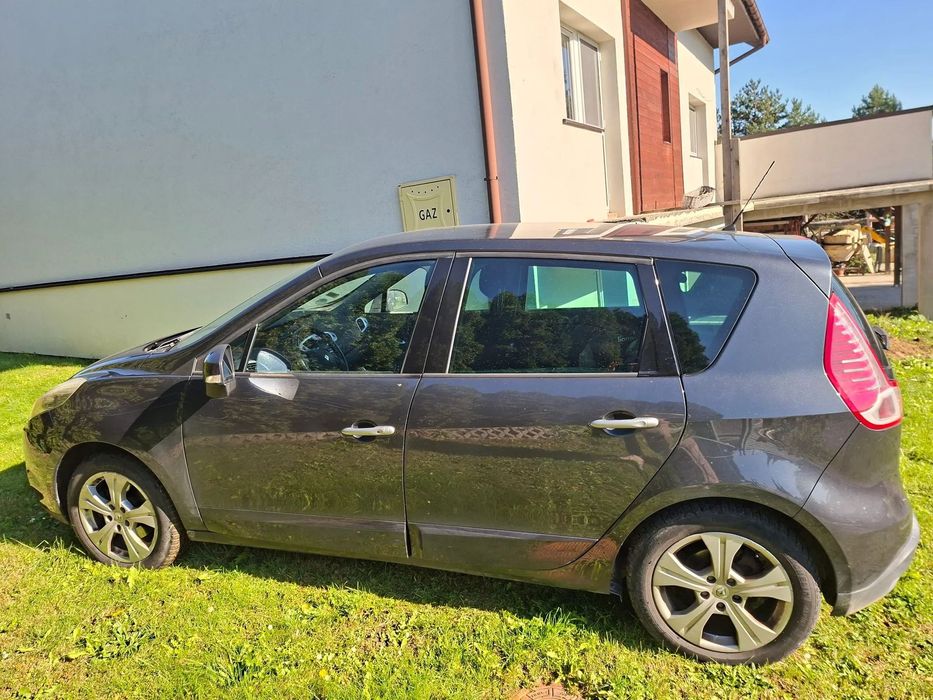 Renault Scenic Pierwszy właściciel w Polsce. Dokładam do niego roczne opony x4 zimowe
