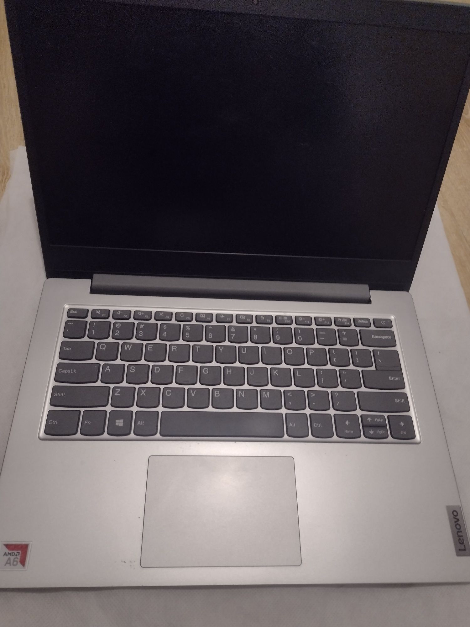 Laptop Lenovo uszkodzony