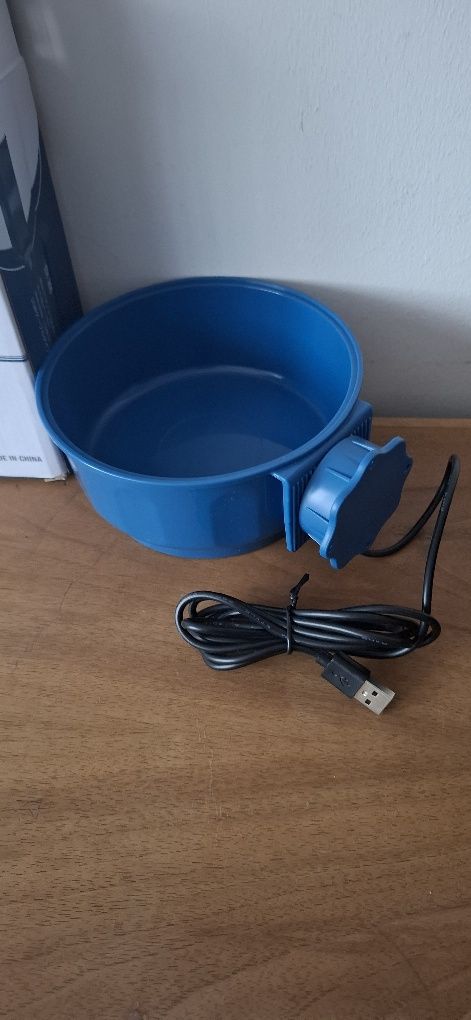 Podgrzewana miska na wodę dla psów i kotów 600ml