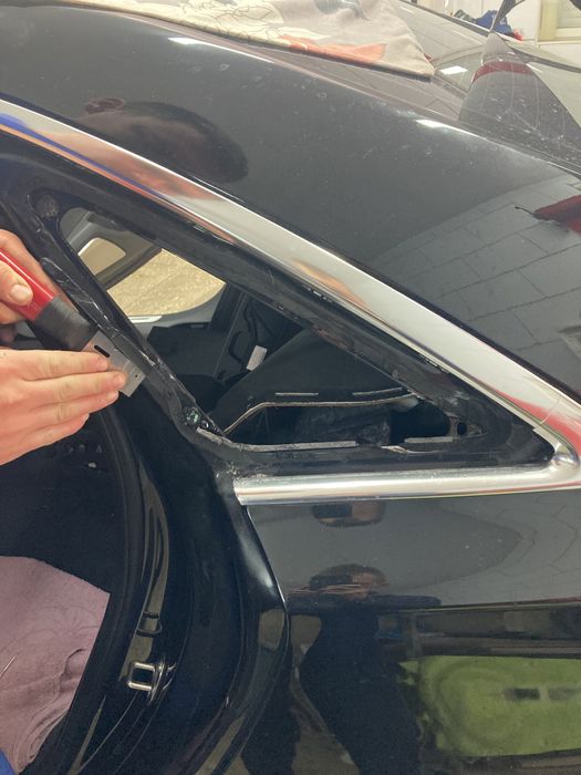 Продаж та заміна, ремонт тріщин лобового скла