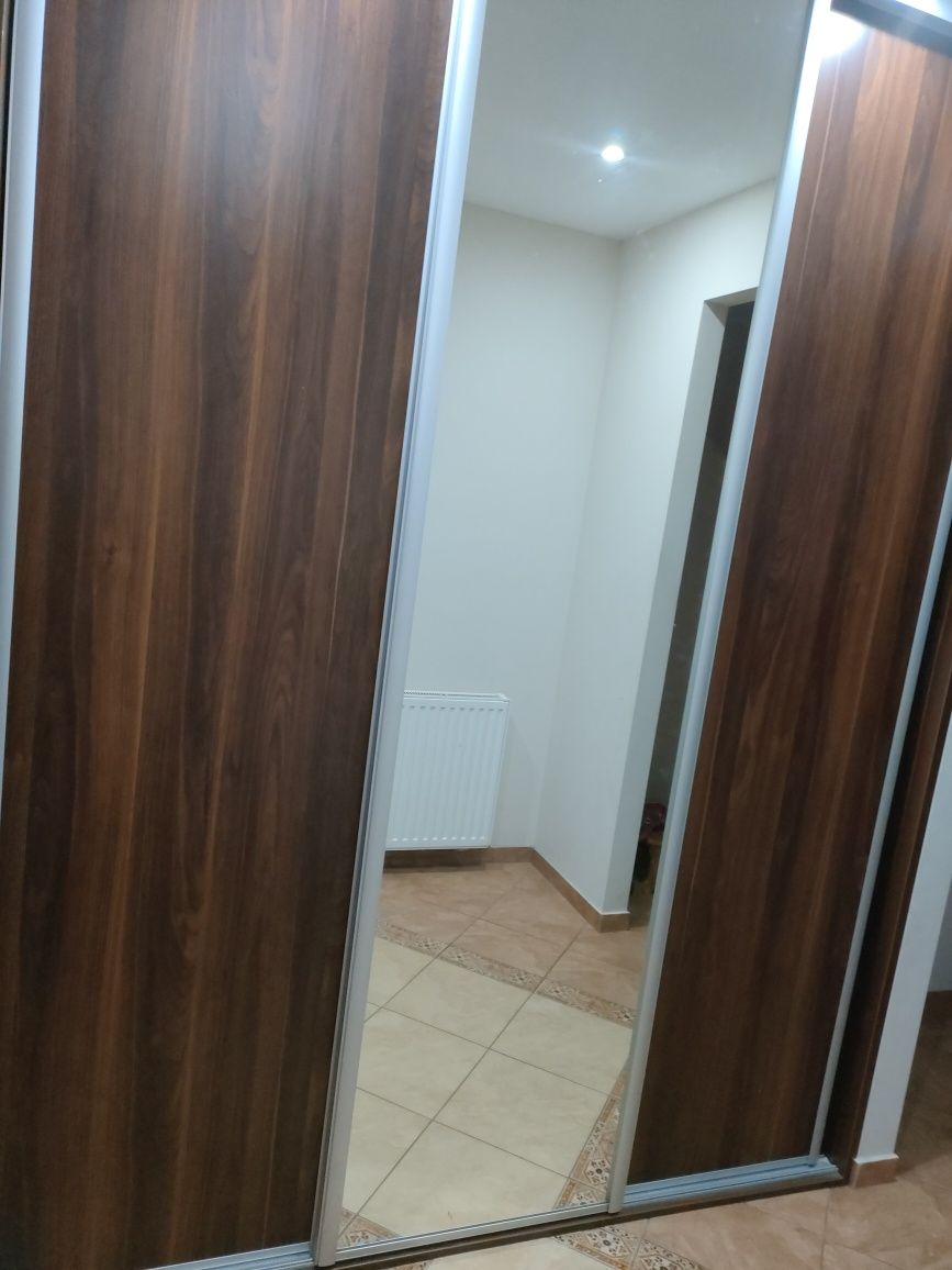 Szafa wnękowa przesuwna