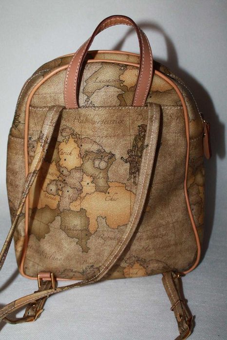 Якісний рюкзак. Принт -карта