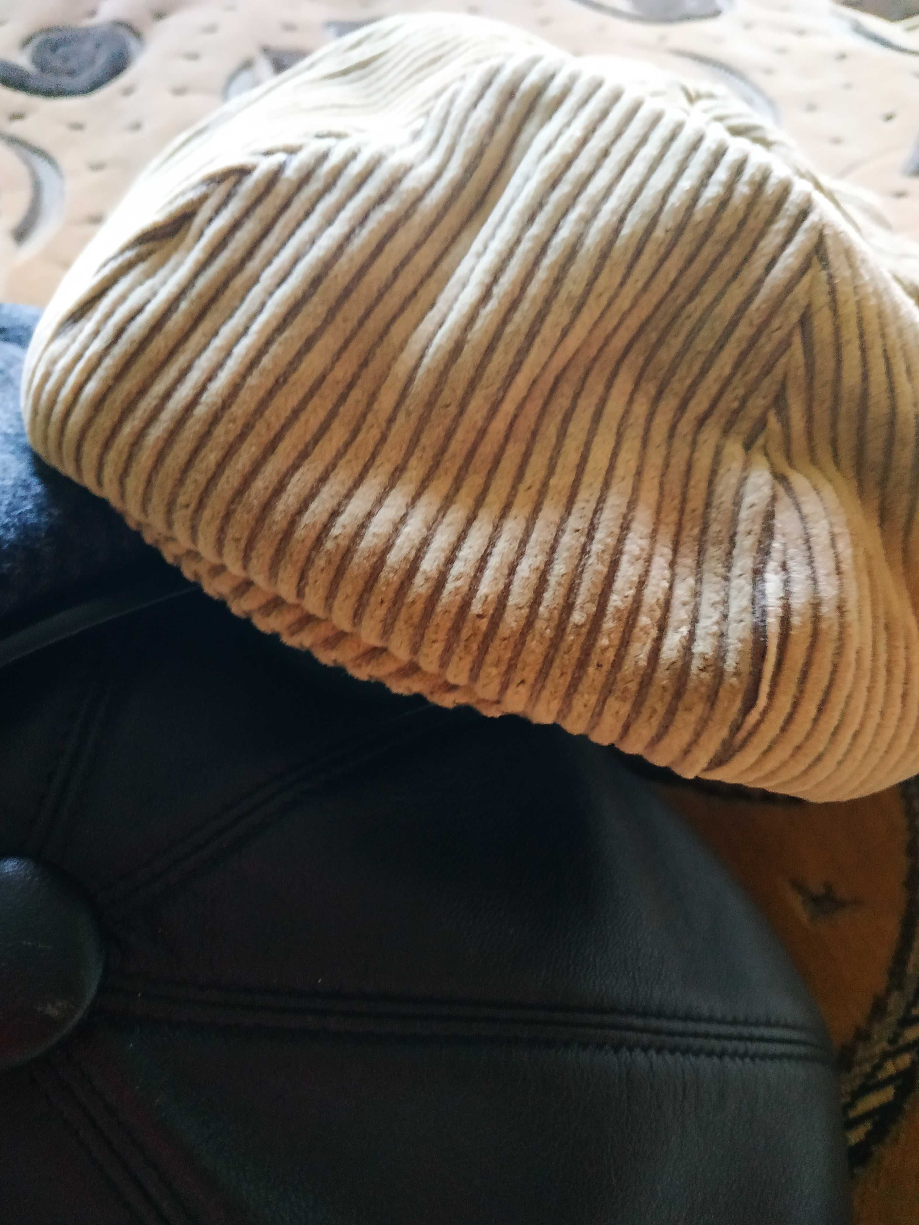 Мужские кепки блатные 3 шт одним лотом 56-58 размер продам кепки