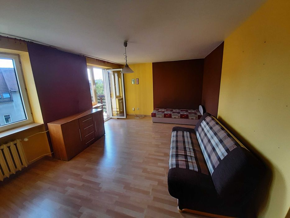 Duży pokój w mieszkaniu dwupokojowym