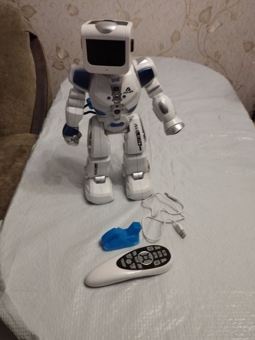 Продам робота на пульті керування